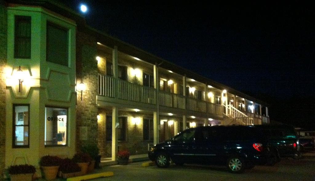 East Street Inn & Suites Tipton Exterior foto